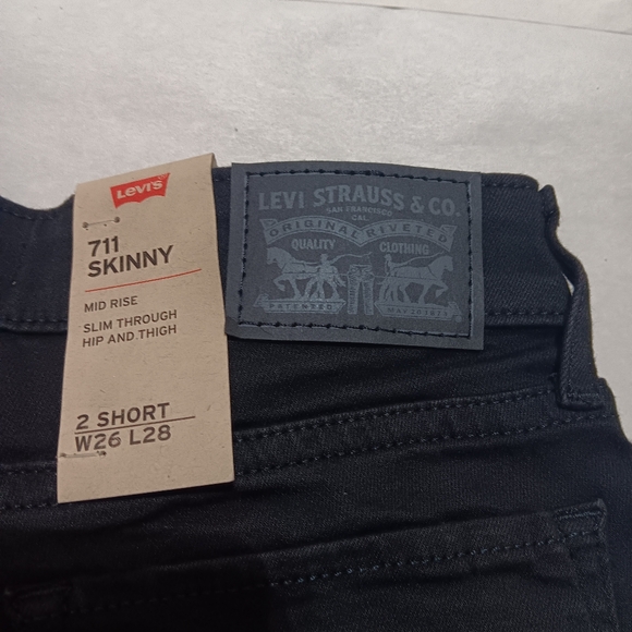Levi's Women's 711 Skinny Jeans 8611350 - 2 Short - Soft Black Size 26x28 - Picture 6 of 7